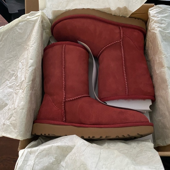 NWT Uggs red/maroon new in box w/ original packaging. - Picture 3 of 7